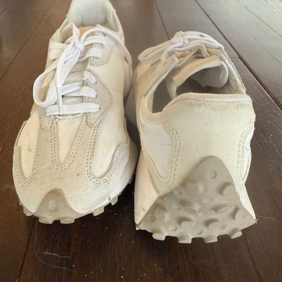 New Balance Classics 327 - Picture 6 of 10